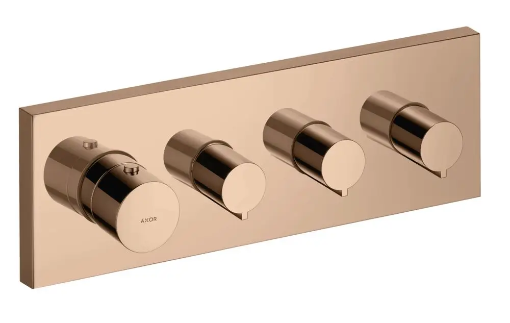 Thermostatmodul mit drei regulierbaren Verbraucheranbindungen in Polished Red Gold, montiert auf einer rechteckigen Platte mit der Marke AXOR.